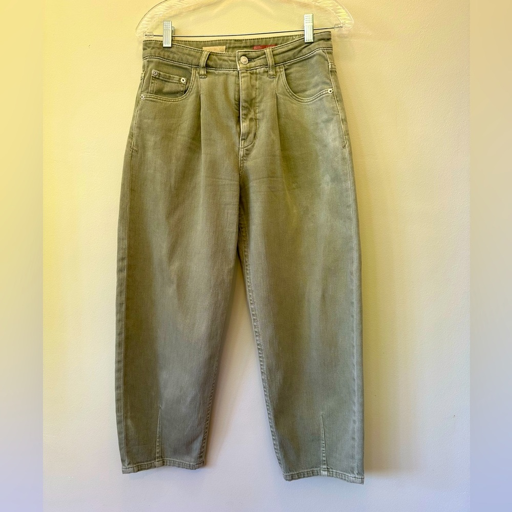 Pilcro jeans in size 27 petite with pleats